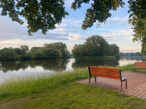 Výhled na řeku, která protéká v blízkosti prázdninového domu