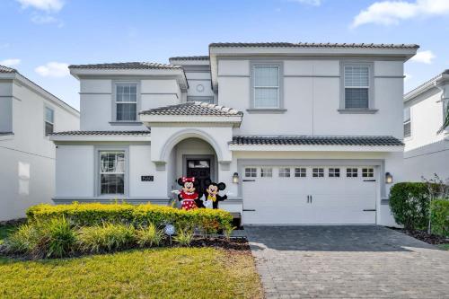 Upstay 9BR Villa w Pool & Cinema - Epic Universe photo 14