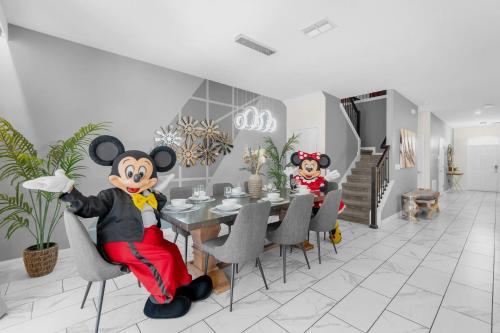 Upstay 9BR Villa w Pool & Cinema - Epic Universe photo 12