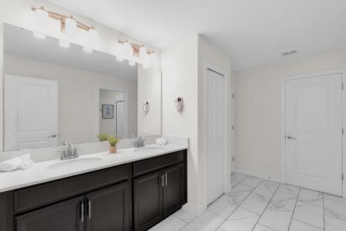 Upstay 9BR Villa w Pool & Cinema - Epic Universe photo 49