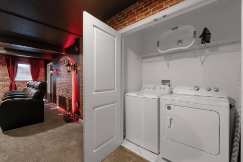 Upstay 9BR Villa w Pool & Cinema - Epic Universe photo 53
