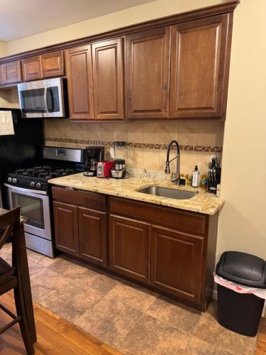 Dapur atau dapur kecil di Ideal apartment NY in 10 minutes