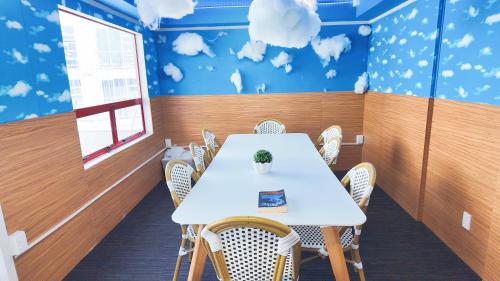 a dining room with a white table and chairs at United Auckland in Auckland