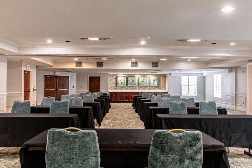 a room with rows of tables and chairs at Hampton Inn & Suites Charleston-West Ashley in Charleston