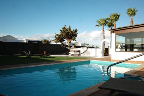 Traumvilla mit Pool & Meerblick