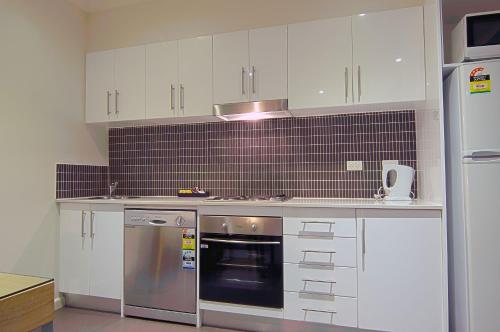 Dapur atau dapur kecil di Brighton Serviced Apartments