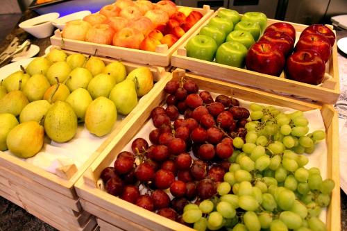 a display of fruit in wooden baskets on a table at Melia Jinan in Jinan