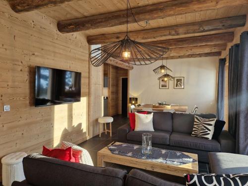 Photo de la galerie de l'établissement Chalet lumineux à Arêches-Beaufort avec terrasse et cuisine équipée - FR-1-342-332, à Beaufort