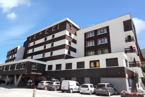 Photo de la galerie de l'établissement Studio chaleureux à La Salle-les-Alpes - Vue montagne 19m², à La Salle Les Alpes