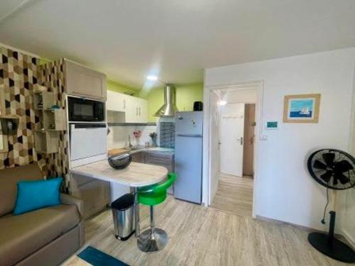 Studio Cabine Refait à Neuf - Rive Droite - 4 Pers - Parking Privé - FR-1-796-84