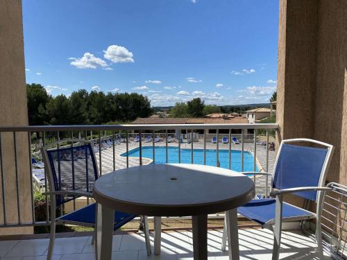 Studio avec Terrasse et Piscine, Parking Inclus - FR-1-553-285