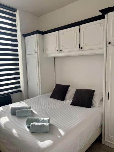 Ένα ή περισσότερα κρεβάτια σε δωμάτιο στο Villa XIXe Vue mer