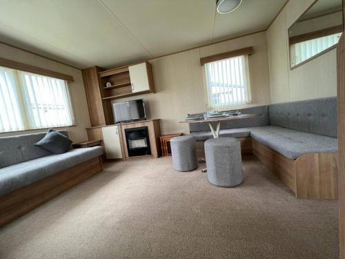 Χώρος καθιστικού στο Collett 3 Bed standard caravan