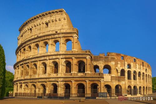 a view of the leaning tower of colossus at Kea Alloggio Turistico in Rome