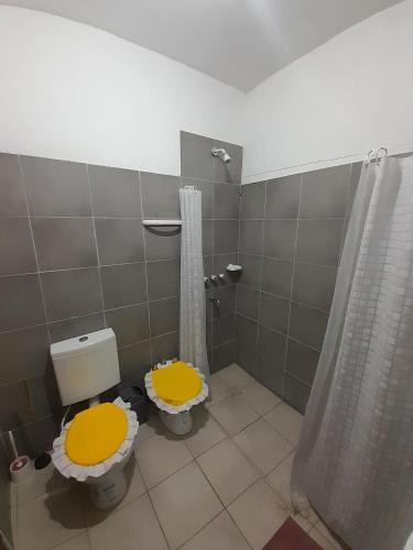 a bathroom with two toilets and a shower at Complejo Don Tito in San Juan