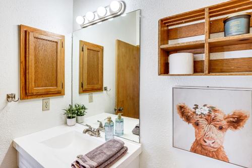 Bilik mandi di 2 Mi to Dtwn Durango Family Resort Retreat!