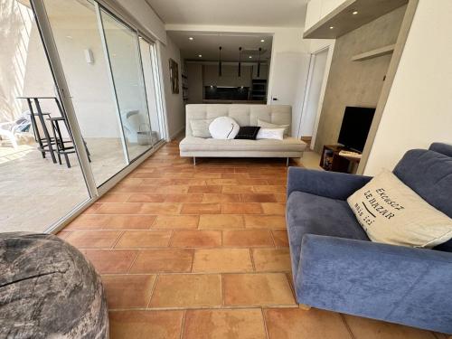 Photo de la galerie de l'établissement Villa rénovée proche plage Gigaro, vue mer, terrasse - FR-1-726-53, à La Croix-Valmer