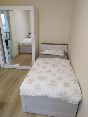 Ένα ή περισσότερα κρεβάτια σε δωμάτιο στο nowy apartament