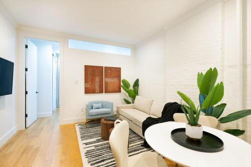Χώρος καθιστικού στο 1290-8 New Renovated 2 Bedrooms in UES