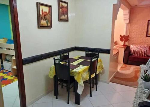 Un lugar para sentarse en appartement meuble