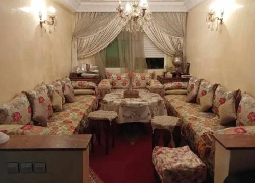 Un lugar para sentarse en appartement meuble