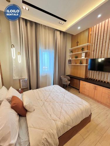 Ένα ή περισσότερα κρεβάτια σε δωμάτιο στο Simple, Modern Cozy Condo in Lafayette Park Square