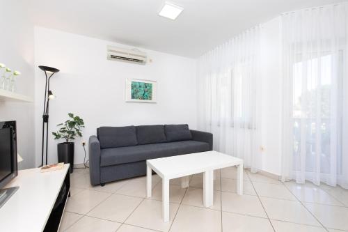 Apartments with parking space Baska, Krk - 23726