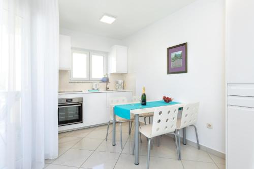 Apartments with parking space Baska, Krk - 23726