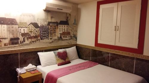 a hotel room with two beds and a window at Latera Motel in Seoul