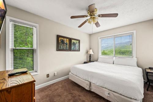 En eller flere senge i et værelse på Mountain Majesty