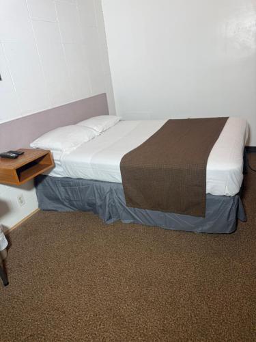 Postel nebo postele na pokoji v ubytování Sunrise Motel