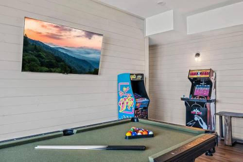 Sala de juegos en Serenity Shores Lodge