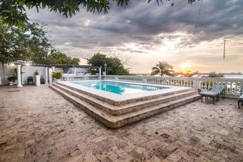 Bazén v ubytování Casa de playa vistamare nebo v jeho okolí