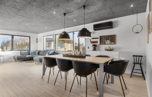 a kitchen and living room with a table and chairs at Stunning Home In Endelave With Wifi in Sønderby