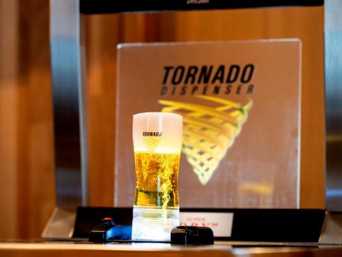 a glass of beer on a table with a box at 層雲閣 in Kamikawa