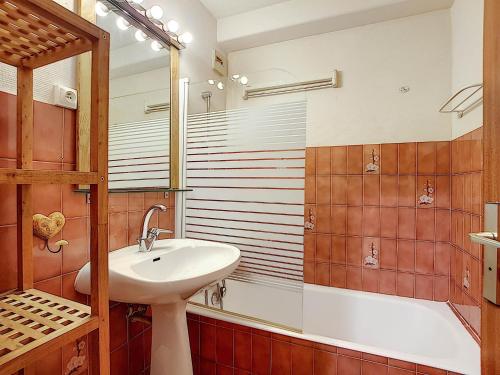 Et badeværelse på La Clusaz : Beau Duplex ** - 5 pers, Animaux admis - FR-1-818-78