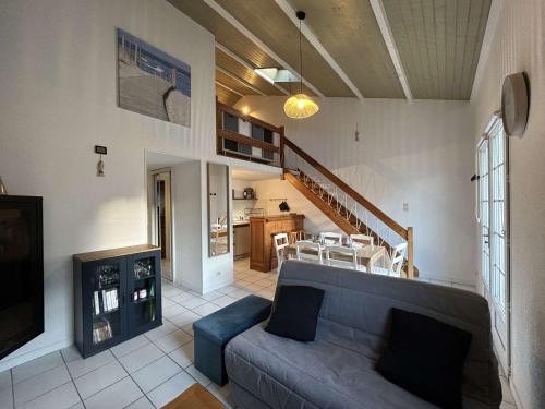 Charmante Maison 3 Pièces, Terrasse, Près de la Plage - FR-1-224C-333