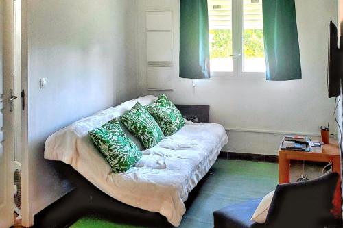 a couch in a living room with a window at Appartement charmant à Sainte-Rose avec terrasse et jardin – 65 m² in Sainte-Rose