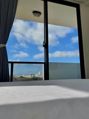 a room with a window with a view of the ocean at Tidal Stream Sea View B&B in Magong