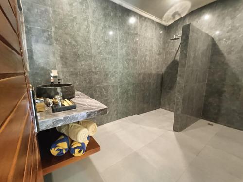 a bathroom with a shower and a sink at Giri Carik in Sidemen