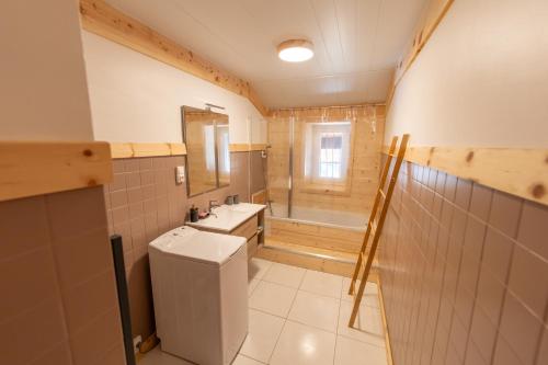 Φωτογραφία από το άλμπουμ του Le Cru'Queyras vit! Élégant chalet lumineux 15pers - Aiguilles - Queyras σε Aiguilles