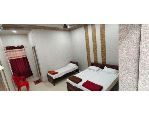 Postel nebo postele na pokoji v ubytování Vaishnavi Shakti Peeth, Vrindavan