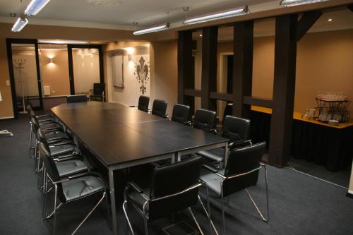 Οι επιχειρηματικές εγκαταστάσεις ή/και οι αίθουσες συνεδριάσεων στο Hotel am Schloss