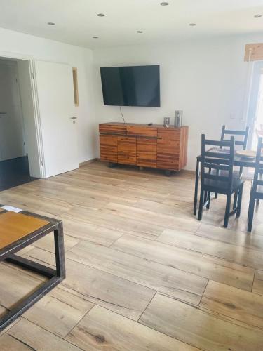 Μια τηλεόραση ή/και κέντρο ψυχαγωγίας στο Apartment Liv for a short break