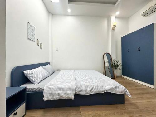 Una cama o camas en una habitación de LoCo Premium Studios Self Check-in