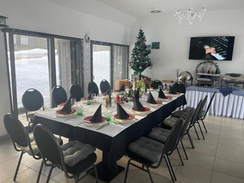 a long table with hats on it in a room at Apartment I&M in Plitvička Jezera