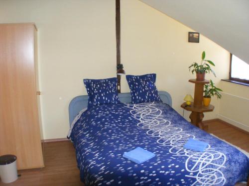 Postel nebo postele na pokoji v ubytování Napfény Apartmanház