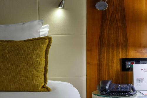 Ramada by Wyndham Istanbul Grand Bazaarにあるベッド