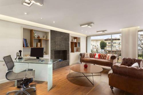 Ramada by Wyndham Istanbul Grand Bazaarにあるテレビまたはエンターテインメントセンター