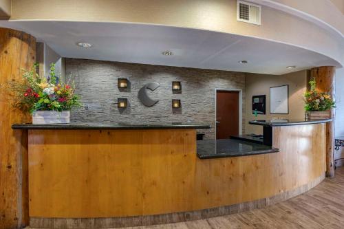a lobby of a hospital with a reception counter at Comfort Suites Golden West on Evergreen Parkway in Evergreen